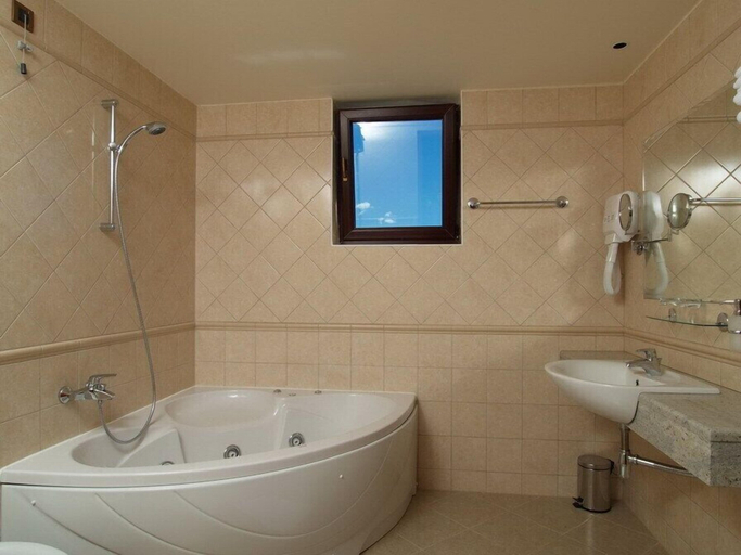 Bathroom 4, Hotel Laguna, Privlaka