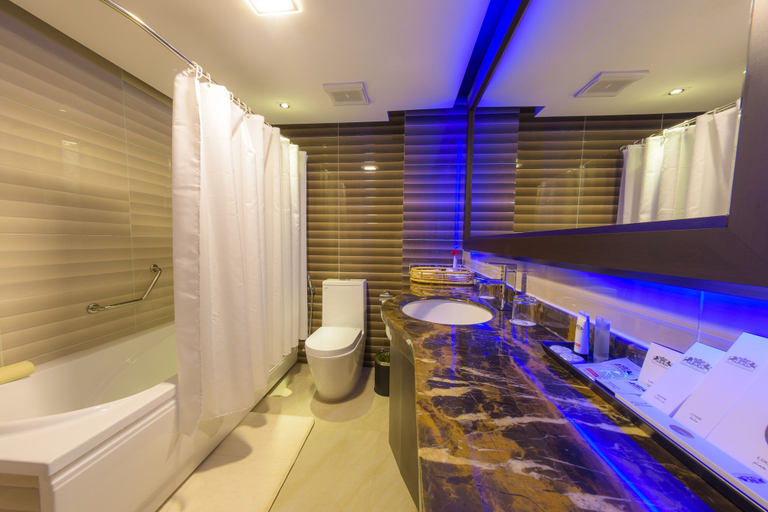 Bathroom 5, National Park Hotel