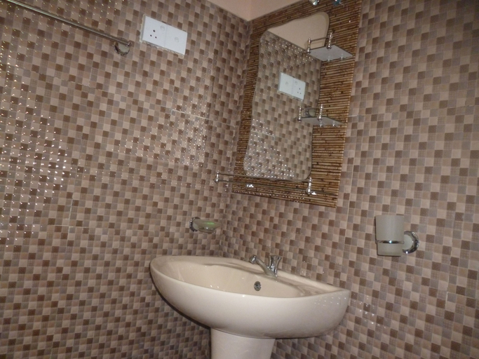Bathroom 4, Sigiri Lodge, Dambulla