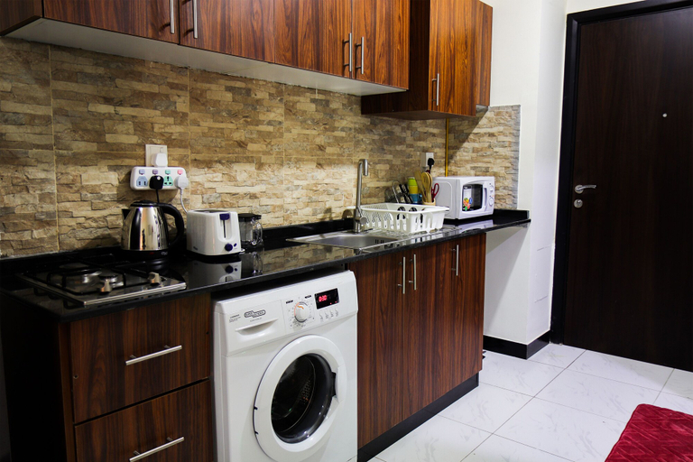 Private kitchen, Studio Apartment in Knightbridge Court, Dubai