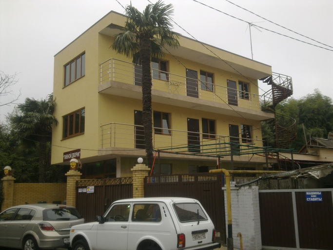 Exterior & Views