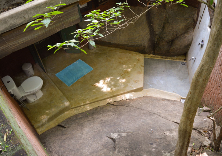 Bathroom 3, Back of Beyond - Dehigaha Ela, Dambulla