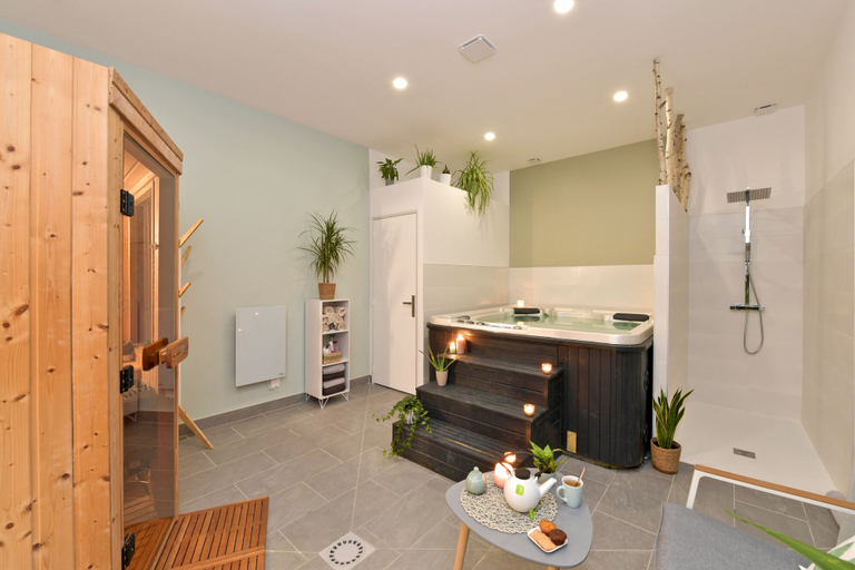 Bathroom 5, Les Nuits Pastel, Aisne