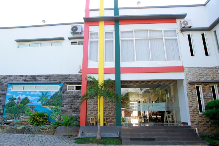 Exterior & Views 1, OYO 1559 Pondok Garuda Guest House, Palu