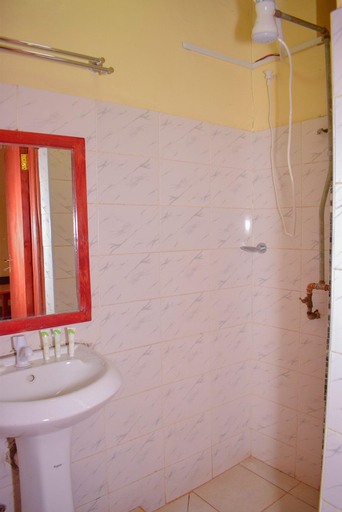 Bathroom 4, Greenvale Hotel, Kiambu