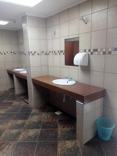 Bathroom 2, Duara Flamingo Camp, Gilgil