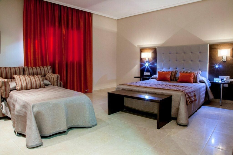 Bedroom 2, Hotel Y Apartamentos Quinto Cecilio, Badajoz