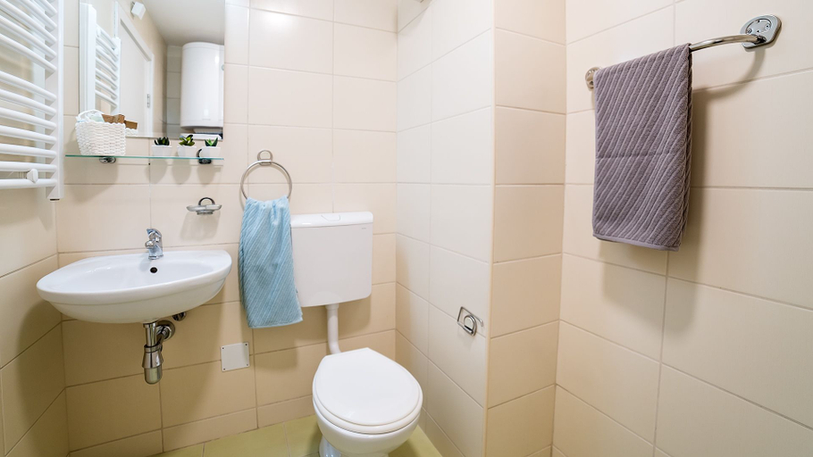 Bathroom 5, Novel Inn, Belgrade