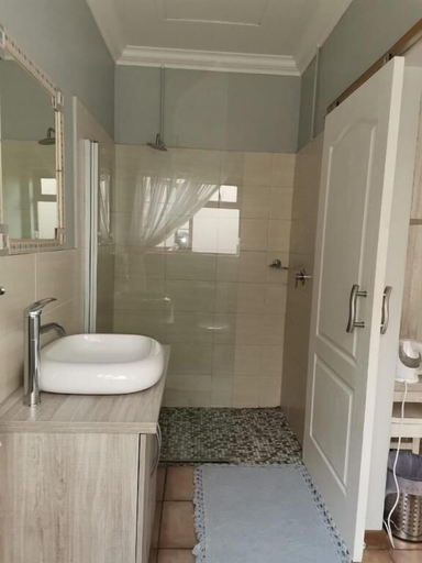Bathroom 3, Rene's Guest House, Pixley ka Seme