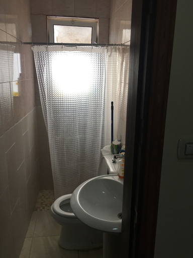 Bathroom 2, Serres, Salt