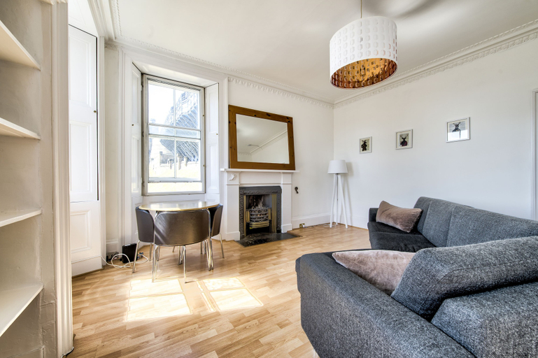 Others 4, Johnston Terrace Apartment, Edinburgh