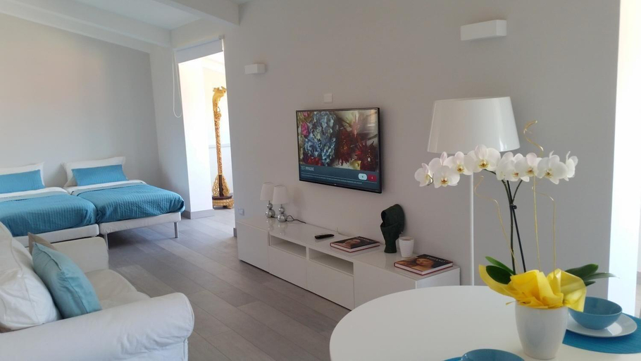 Bedroom 2, Younique, Napoli