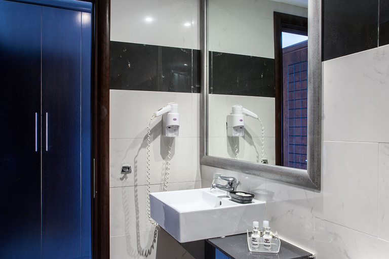 Bathroom 3, Arco Beach Hotel, Thessaly