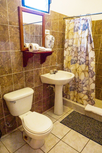 Bathroom 3, Drift Inn Cayo