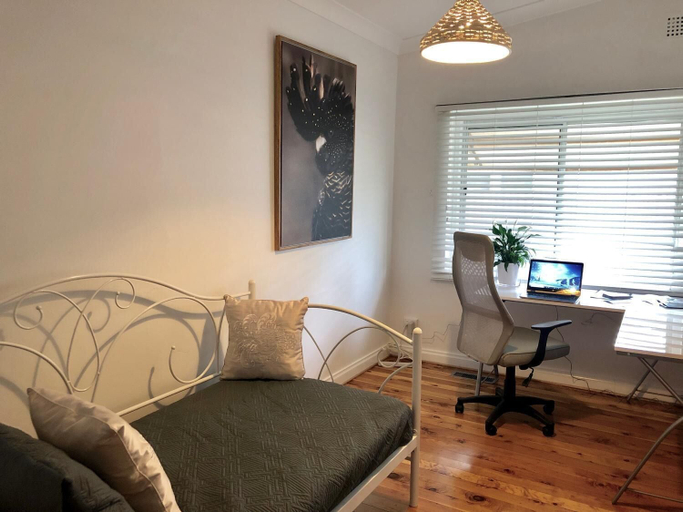 Others 5, Stay at Meurant, Wagga Wagga - Pt A