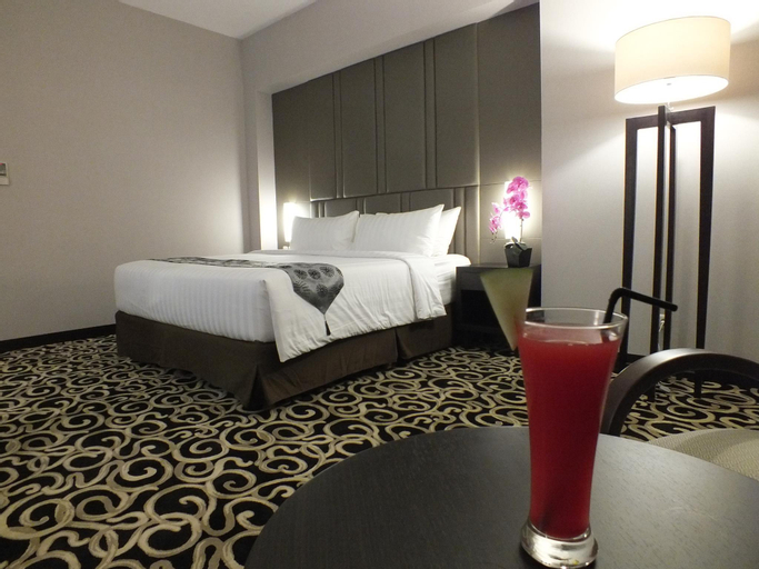 Bedroom 2, Grand Royal Denai Hotel, Bukittinggi