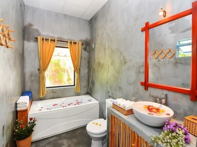 Bathroom 4, Local Beach Homestay, Da Nang