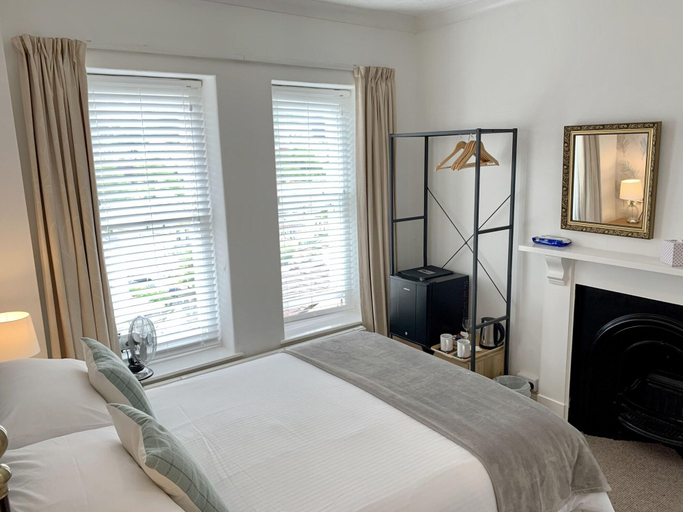 Bedroom 2, The Earlsdale Bed and Breakfast, Devon