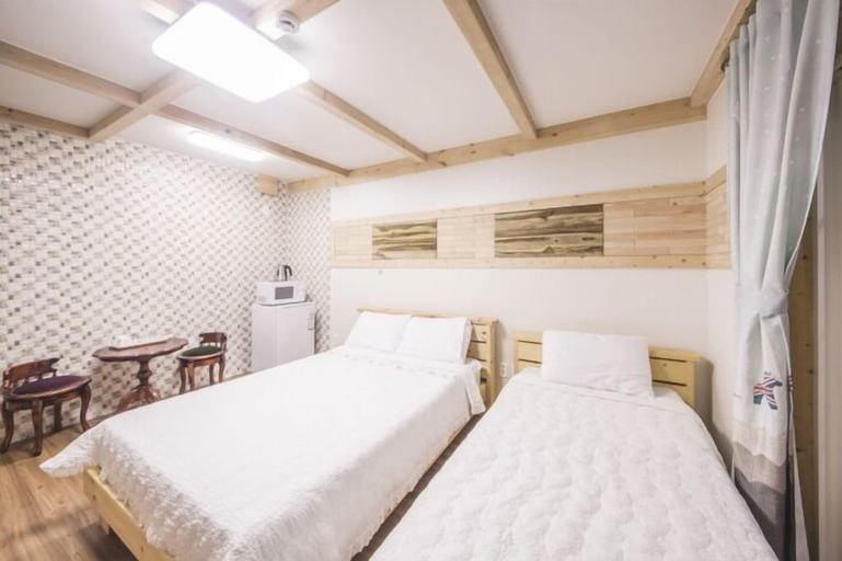 Bedroom 4, Red Windmill Pension, Jeju
