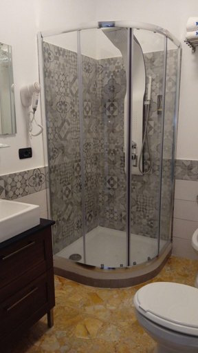 Bathroom 4, Marina 8, Napoli