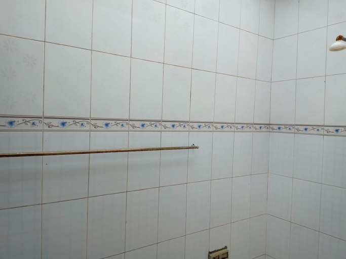 Bathroom 3, Buens Lugar Hotel, Kieni