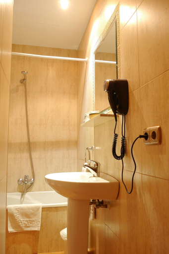 Bathroom 4, Hotel Torrezaf, Jaén