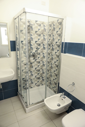 Bathroom 5, The Smerald, Sassari