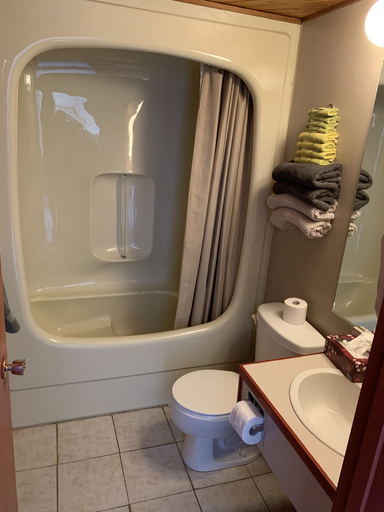Bathroom 4, Gateway Motel, Division No. 15