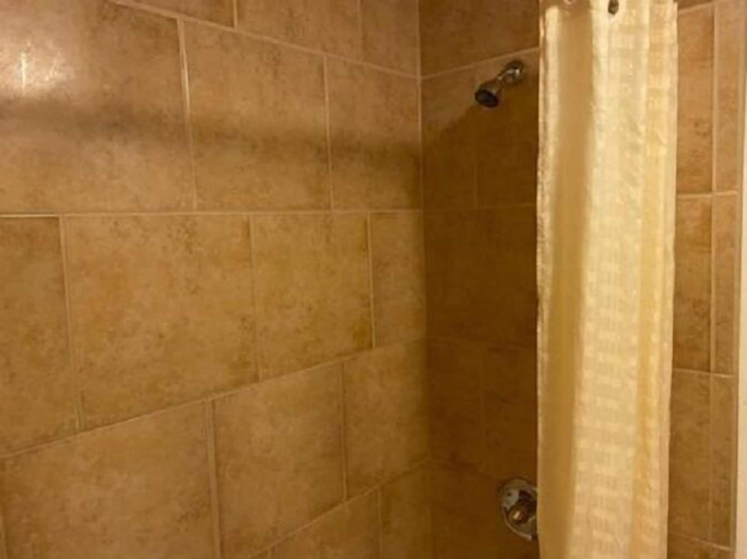 Bathroom 3, Hotel Saddleback Los Angeles - Norwalk, Los Angeles