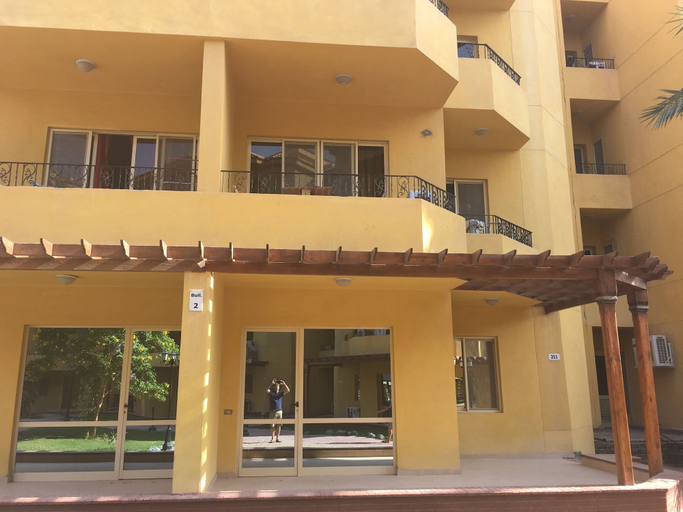 Exterior & Views, Pool View Apart At British Resort 221, Al-Ghurdaqah