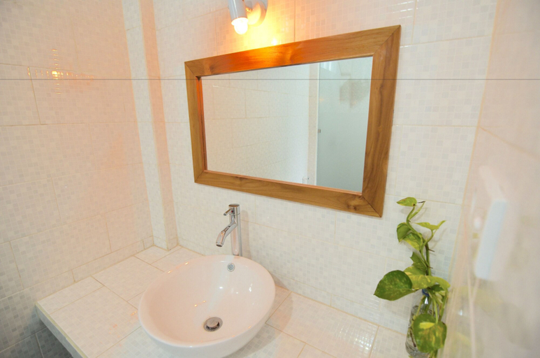 Bathroom 5, Blue Coral Inn Senggigi, Lombok