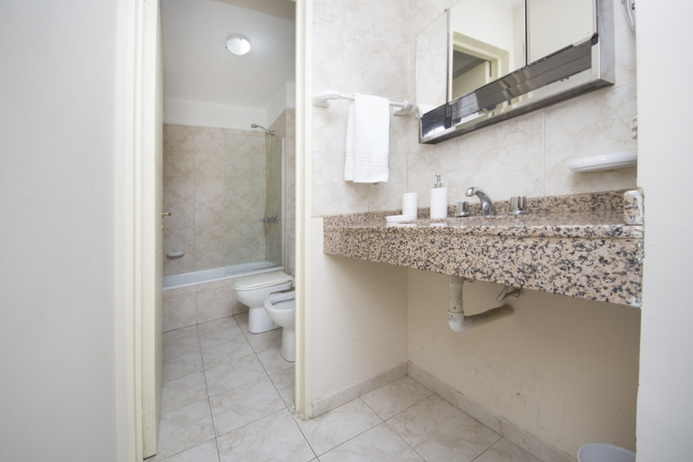 Bathroom, Obispo Oro Flat ZX3, Capital