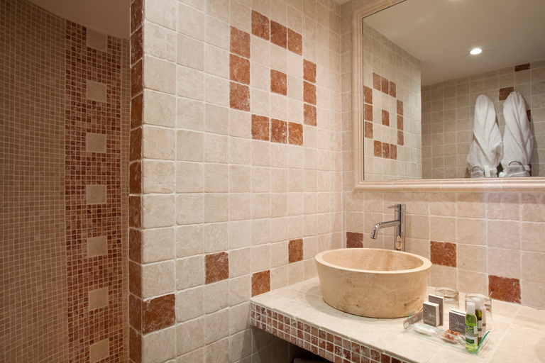 Bathroom 4, Chateau Des Fines Roches, Vaucluse