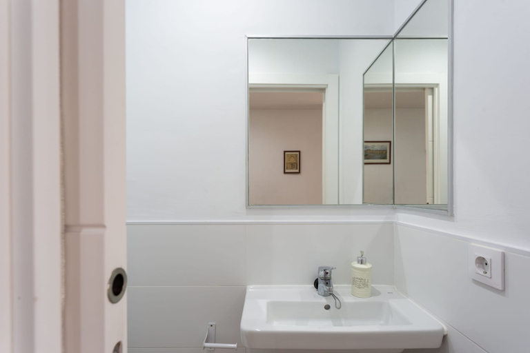 Bathroom 4, Viento de corredera, Córdoba