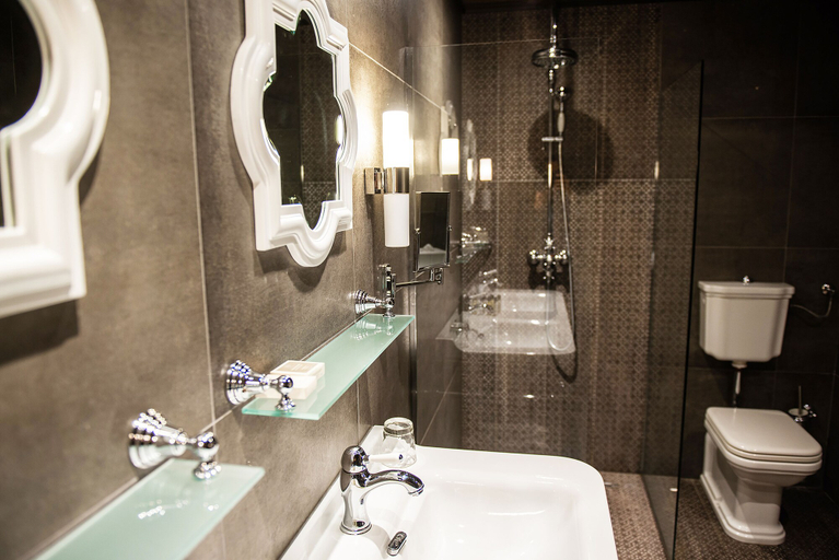 Bathroom 5, Chalet Hotel le Castel, Haute-Savoie