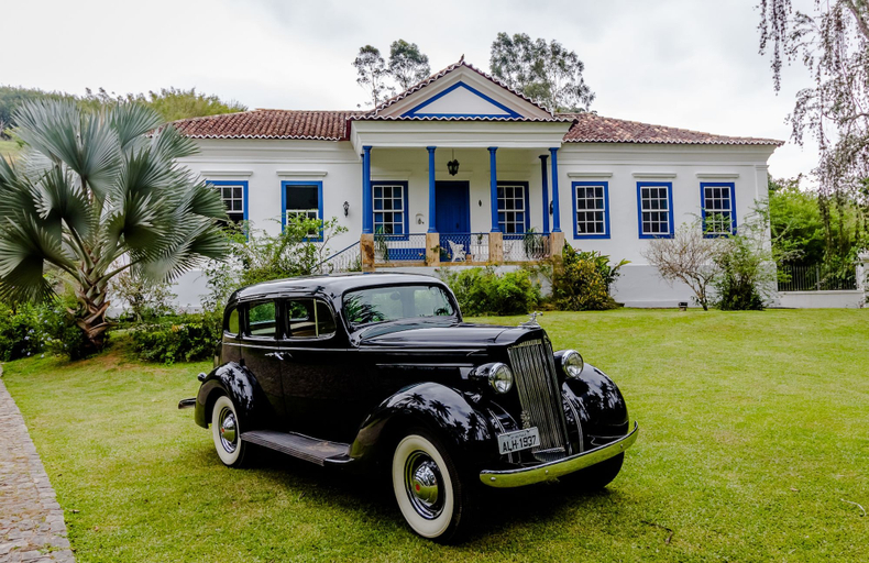 Exterior & Views