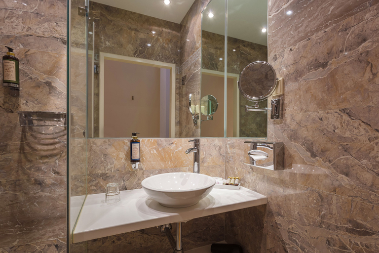 Bathroom 5, Hotel Wandl, Wien