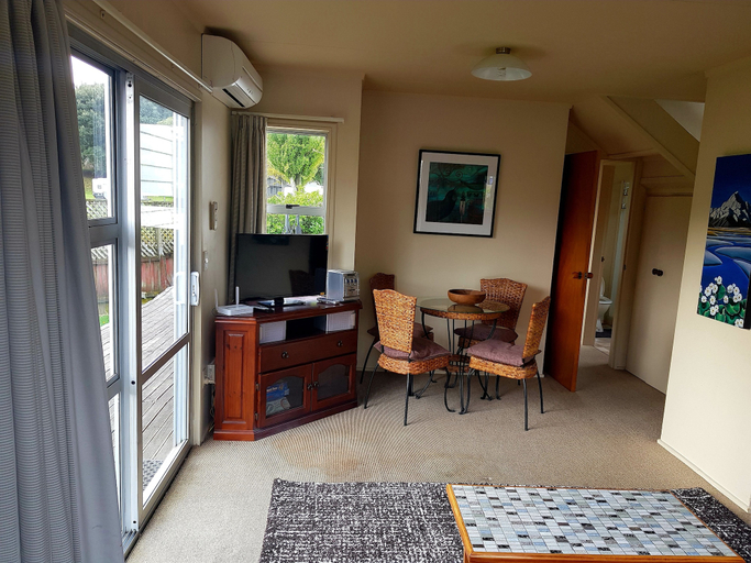 Others 5, Seaside Tahuna, Nelson