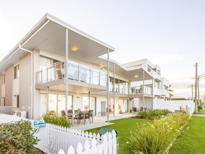 Sandbox Luxury Beach Front Apartments, Gold Coast