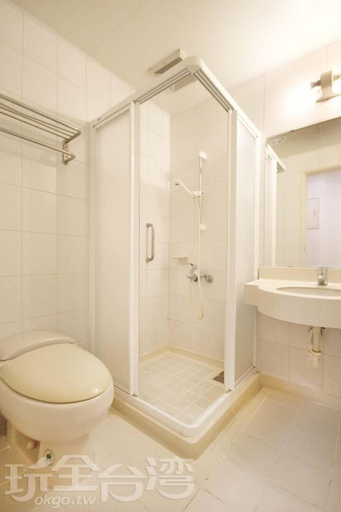 Bathroom 5, Sky Harbor, Kaohsiung