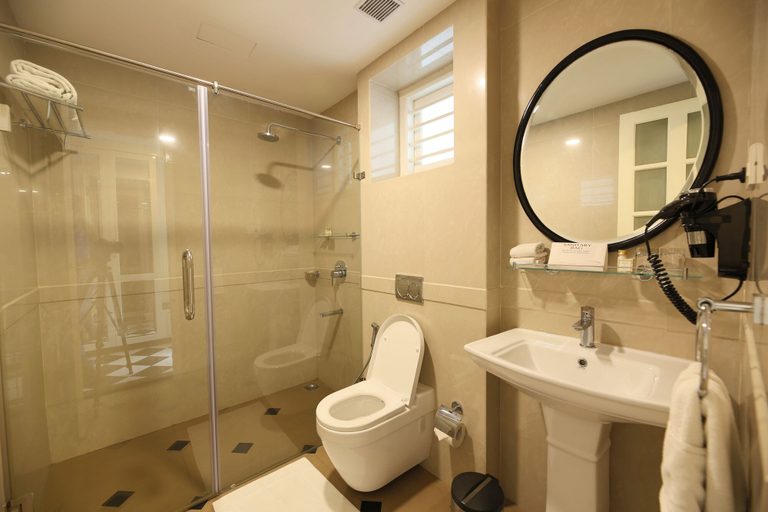 Bathroom 3, Alpha Old Court House, Ernakulam