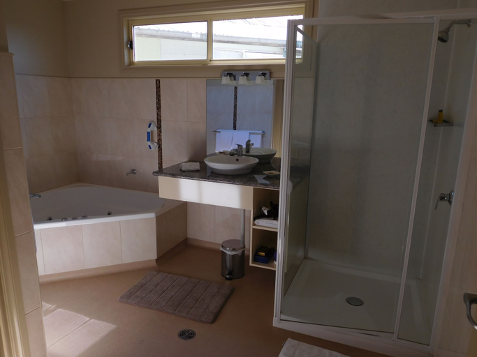 Bathroom 4, Milawa Muscat Retreat B&B, Wangaratta - South