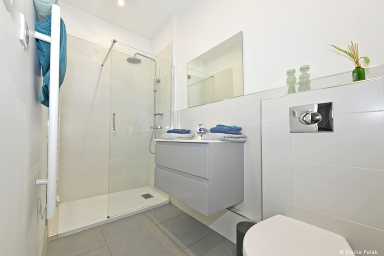 Bathroom 5, Les Nuits Pastel, Aisne