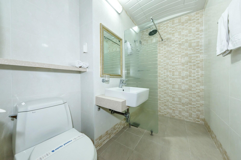Bathroom 4, Jeju Pearly Hotel, Jeju