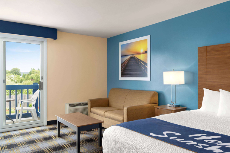 Bedroom 3, Days Inn by Wyndham Middletown/Newport Area, Newport