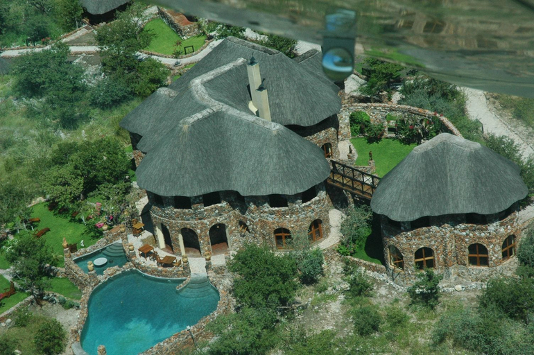 Exterior & Views