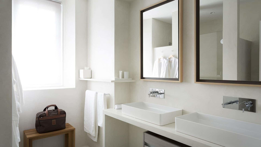 Bathroom 5, Château Autignac, Hérault