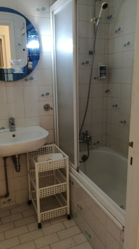 Bathroom 5, Hotel Miradaire Porto, Porto