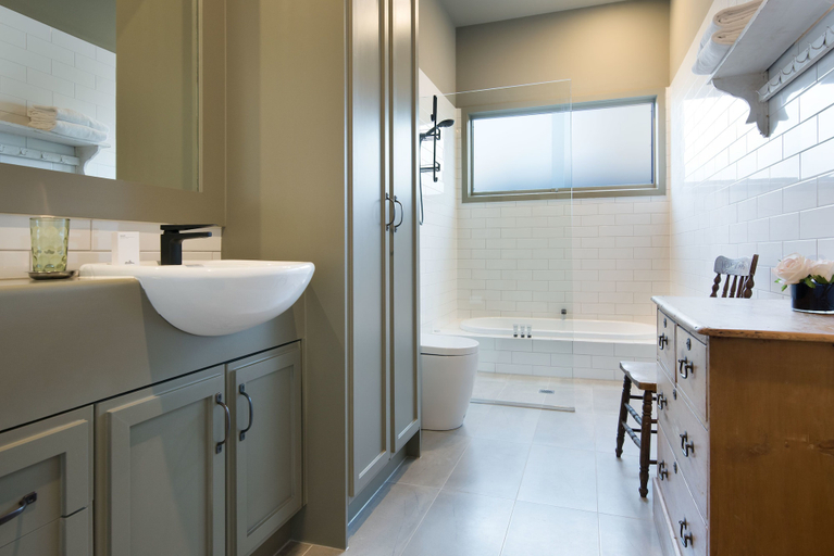 Bathroom, Imperial House, Hepburn - East