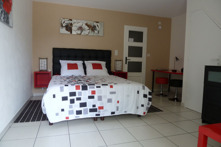 Bedroom 5, En Rouge et Noir, Dordogne